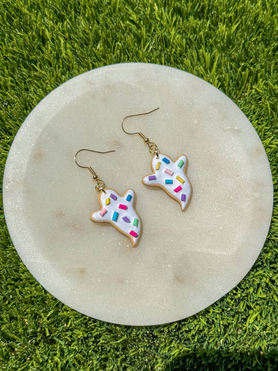 lvkaitiyn's tweet photo. spooky sugar cookies are here!

earrings and magnets available now 🤍 https://t.co/iXiFXjUfkX