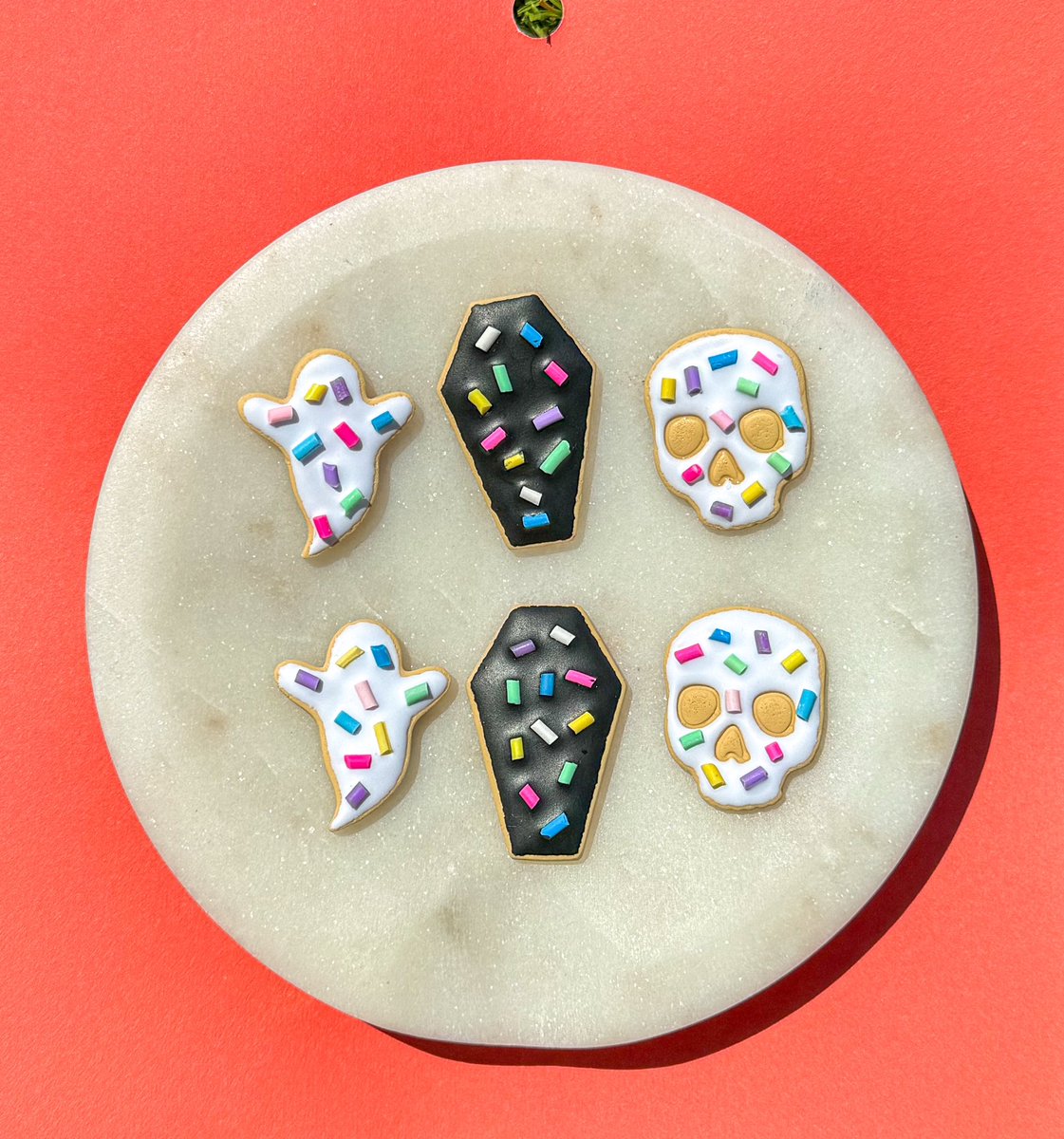 lvkaitiyn's tweet photo. spooky sugar cookies are here!

earrings and magnets available now 🤍 https://t.co/iXiFXjUfkX