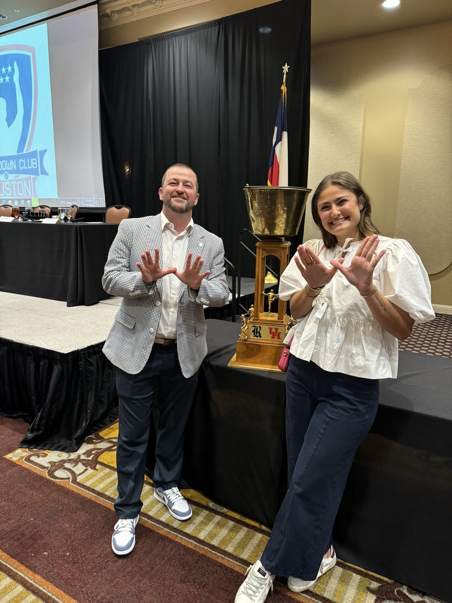 RyanOHall_96's tweet image. Another great Bayou Bucket Luncheon with a large contingent of @RiceFootball @RAssociation letterwinners, @OliviaD19, and other @RiceOwlClub members representing our Owls across town today! Let’s Go! #KeepItHome #RivalryWeek #GoOwls👐 x #RFND🦉