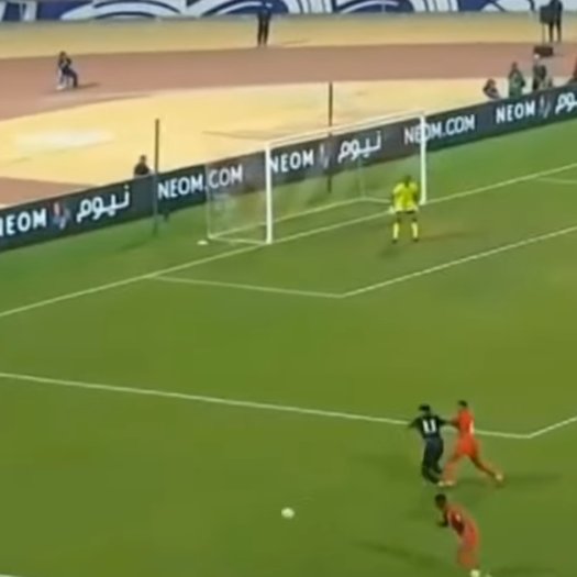 왼쪽은 상암 월드컵 경기장 오른쪽은 오만 경기장...정몽규의 대한민국 축구협회가 어떤 개지랄을 치고 있었는지 말 안해도 알겠지?