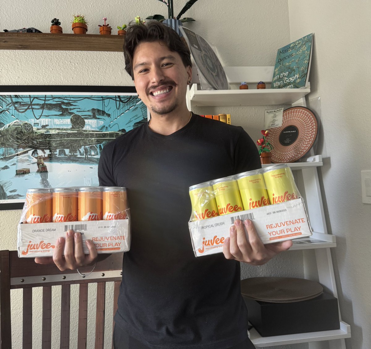 Citizen_Snipes's tweet image. Forgot to do a birthday post, but I’m 30 now 🥳🥳
Thanks to @drinkjuvee for the present of my favorite flavors 🎉