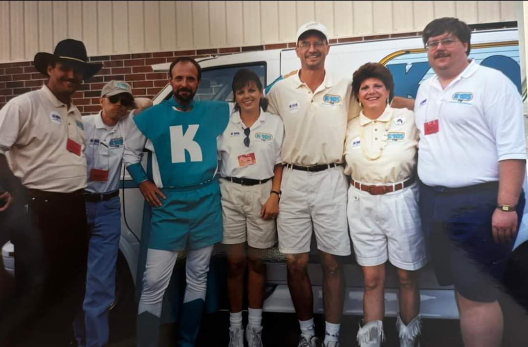 I'm sad to hear that my former co-worker, Burton Lee, has passed away. When I came to K105 he hosted the morning show with Gary Beatty and MaryAnn Graff. Then he moved to the afternoon show. I saw him every day for over 10 years.
dawsonfuneralhome.com/memorials/lee-…