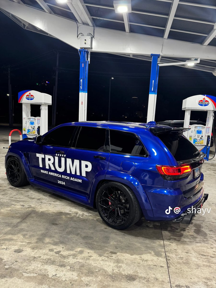 He wrapped his Trackhawk to show support for Donald Trump 🔥
