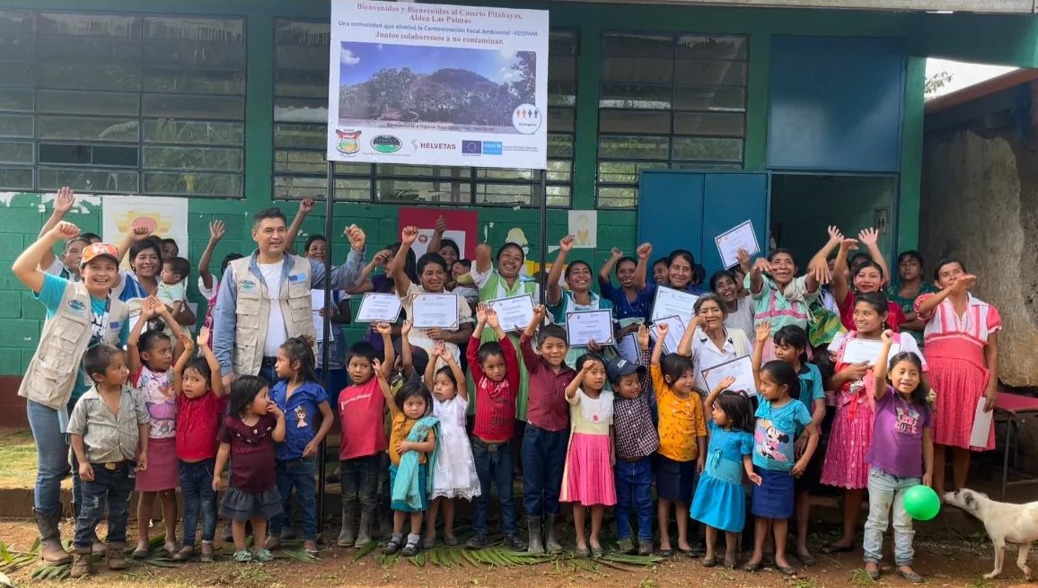 HelvetasCA's tweet photo. Fomentamos que las familias en nuestros municipios usen productos y servicios de higiene alineados con los planes de eliminación de contaminación fecal, avanzando hacia comunidades más limpias y saludables. 🌱💧 #Sahtoso #ComunidadesSaludables

@unicefgt @UEGuatemala https://t.co/2ZMCR0tdXC