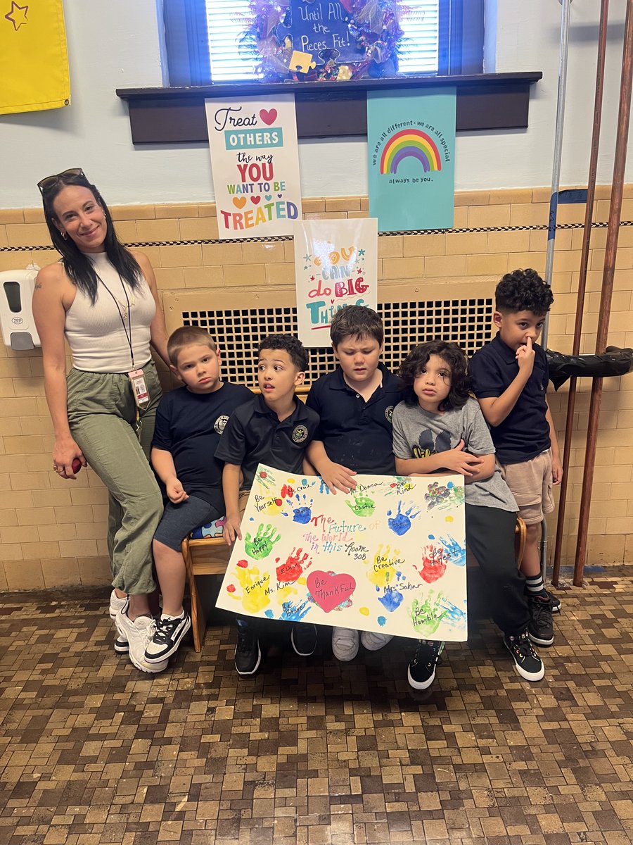 Ms. Cruz’s class using hands for helping by #choosingkind!