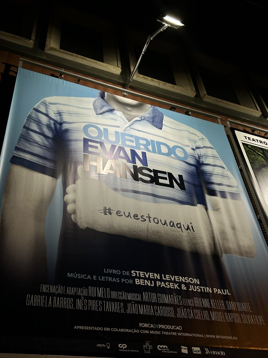 Vanessa84817352's tweet image. #euestouaqui #evanhansen 
Querido Evan Hansen, Teatro Maria Matos. 
Vão ver! É incrível 🤍