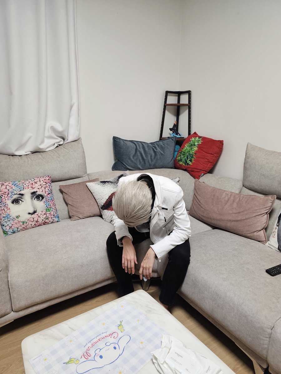 wjelly_0525's tweet photo. 요즘 넘 피곤하다...
오늘도 나 화이팅.....
사진은 지난번에 찍은거...

난 맨날졸려 💤💤
#恋与深空 #恋と深空 #SimSunghoon 
#沈星回 #セイヤ https://t.co/eIgOcMYqhb