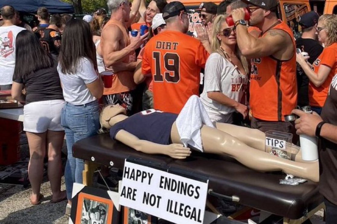 DuaneS39's tweet photo. I have no sympathy for the Cleveland Browns with Deshaun Watson. They celebrated a rapist. This is called karma https://t.co/BGvEhJ5DVs
