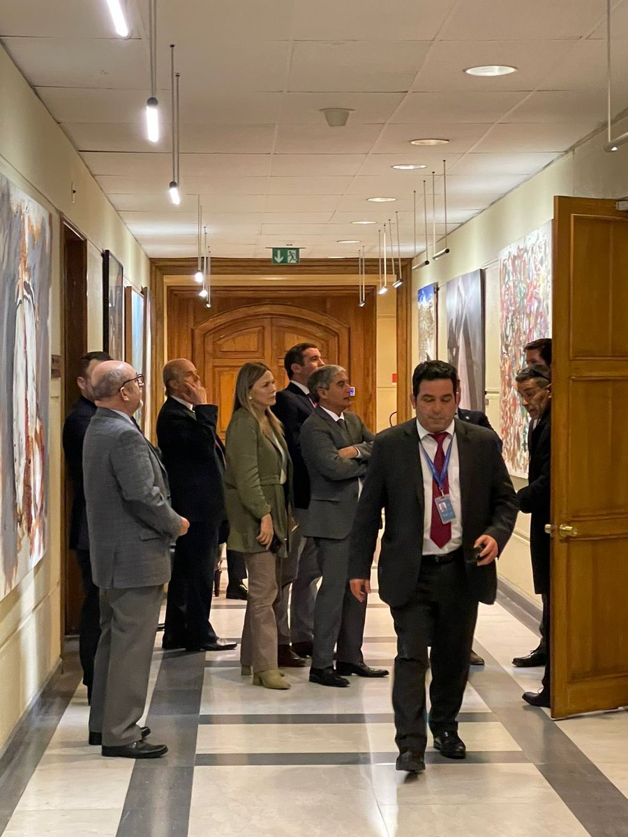 Así de vacío está el sector de la derecha en la sala mientras revisamos el “Caso Hermosilla”. Se esconden en un pasillo de vergüenza por no querer enfrentar la corrupción de su sector.