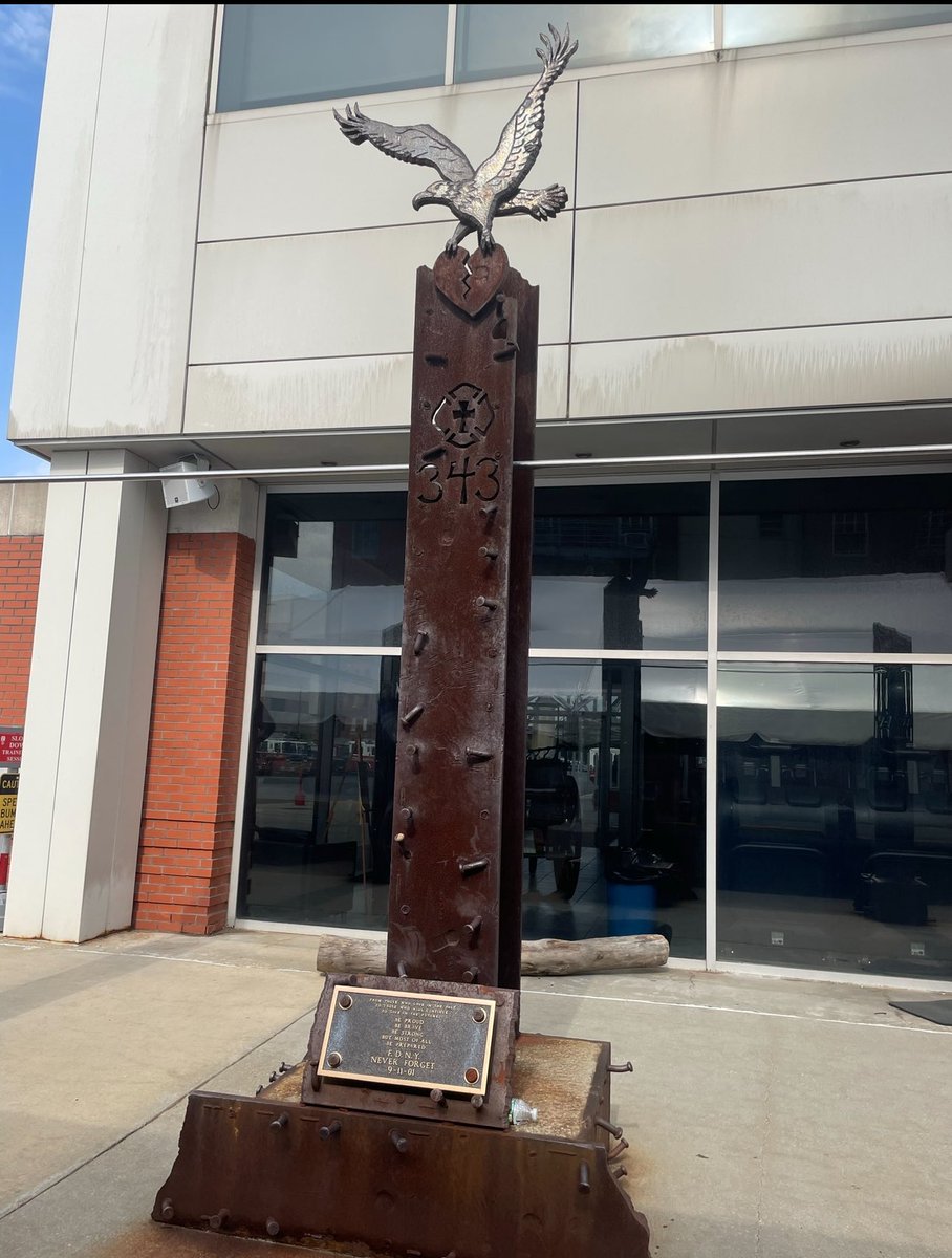 Today, we remember and honour the firefighters and first responders lost on 9/11. 

Their bravery and sacrifice will never be forgotten 🇺🇸 

#NeverForget #911Anniversary #343