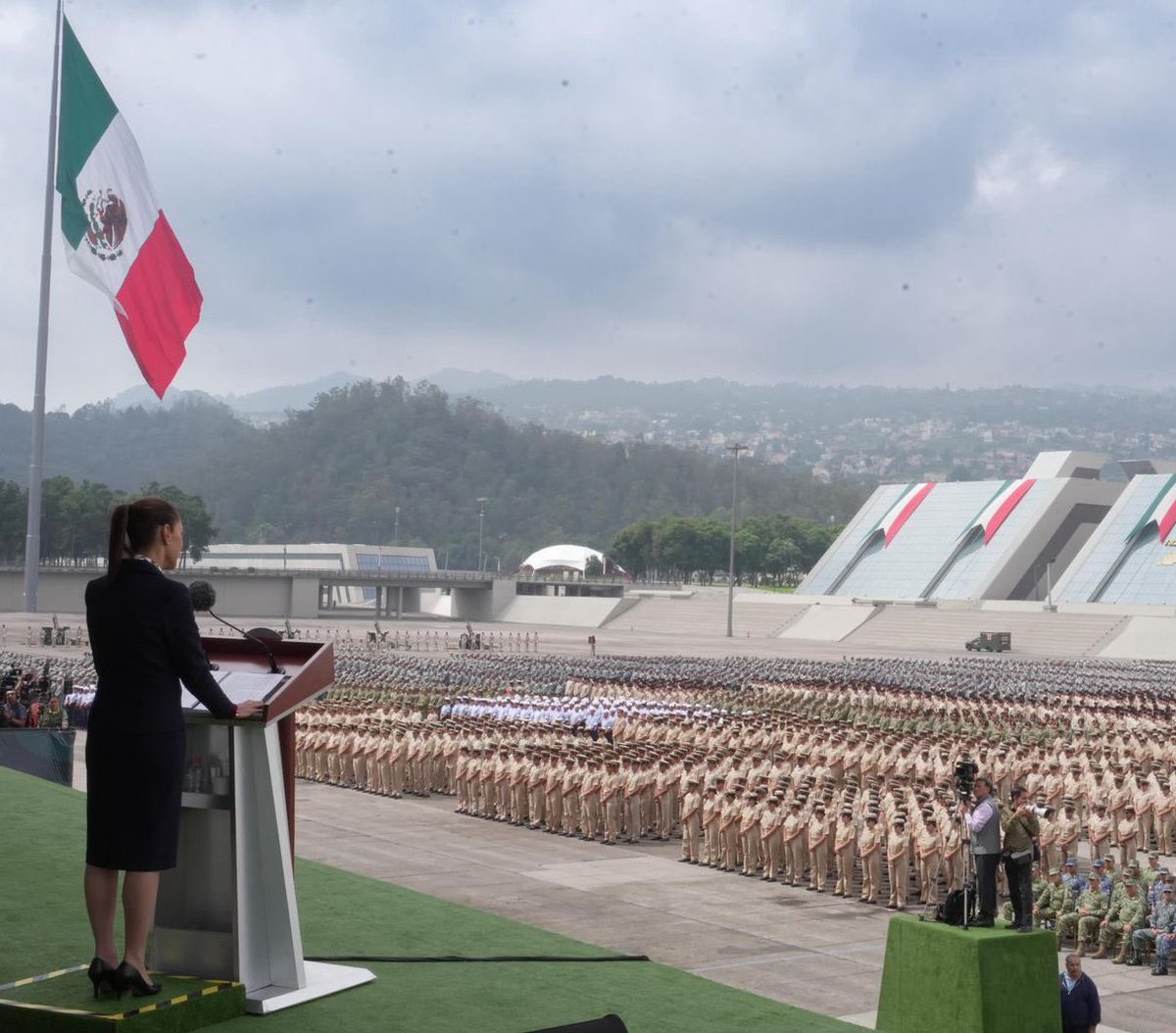 mariolopezr's tweet image. Las dos imágenes del día 
#10S