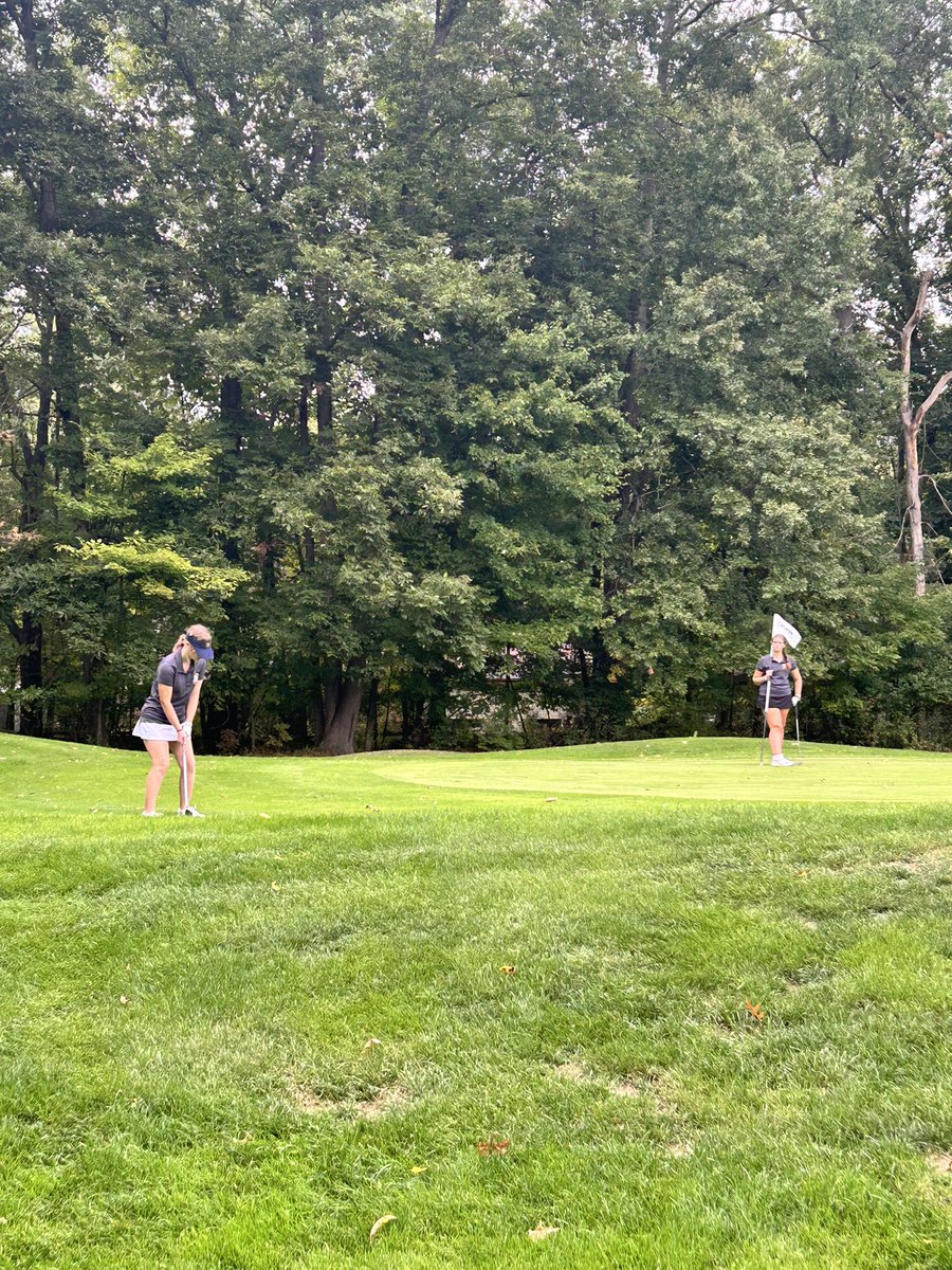 OFgirlsgolf's tweet image. JV lost to Avon Lake on Monday 206-175. The team was led by Olivia Kunkle (49), Ava Montonaro (50), Barb Suarez (51) and Hayley Gardner (56). The team plays next on Wednesday against North Royalton. Nice effort ladies!