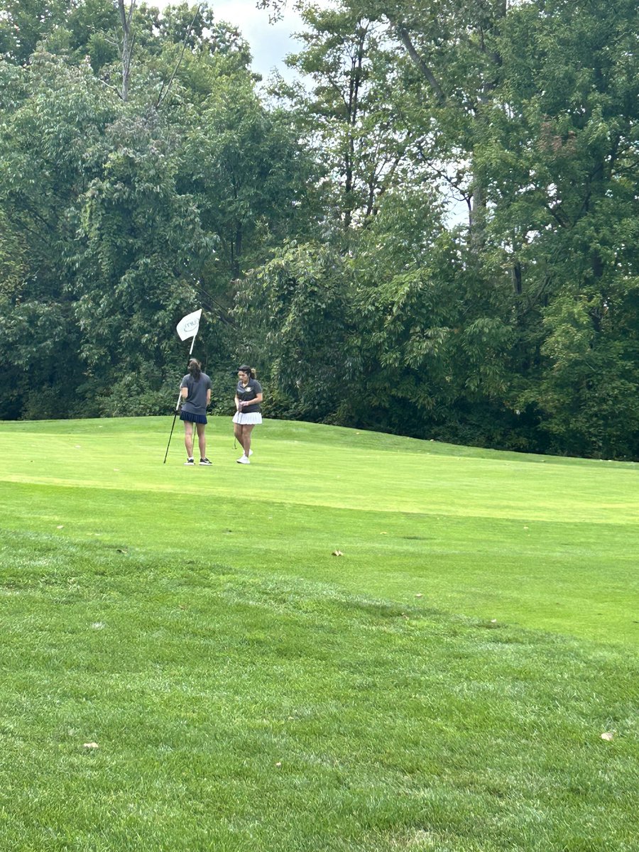 OFgirlsgolf's tweet image. JV lost to Avon Lake on Monday 206-175. The team was led by Olivia Kunkle (49), Ava Montonaro (50), Barb Suarez (51) and Hayley Gardner (56). The team plays next on Wednesday against North Royalton. Nice effort ladies!