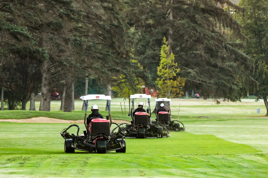 We are super thankful for our amazing superintendents! Their dedicated team works tirelessly to maintain our golf course in pristine condition. #thankasuper