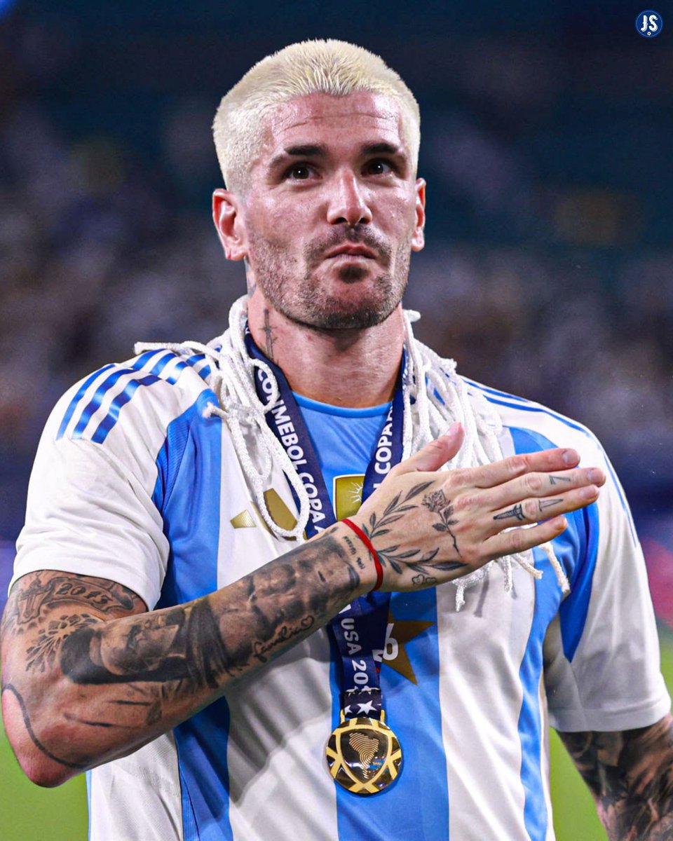 “No estuvo bueno que silbarán el himno, pero bueno, los entiendo desde el dolor. Estaban ilusionados con la Copa América”.

Firma: Rodrigo De Paul, en zona mixta.