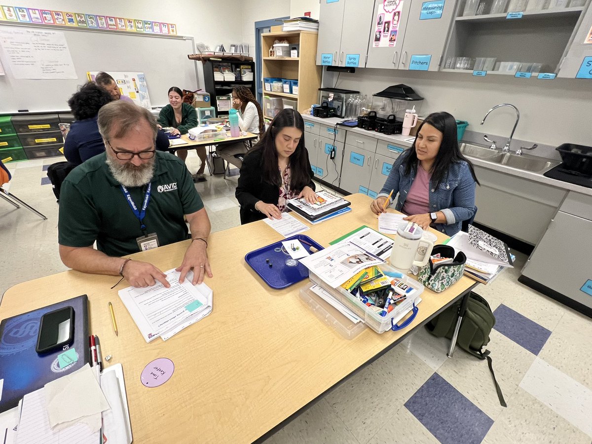 Mrs. Castillo tweet media