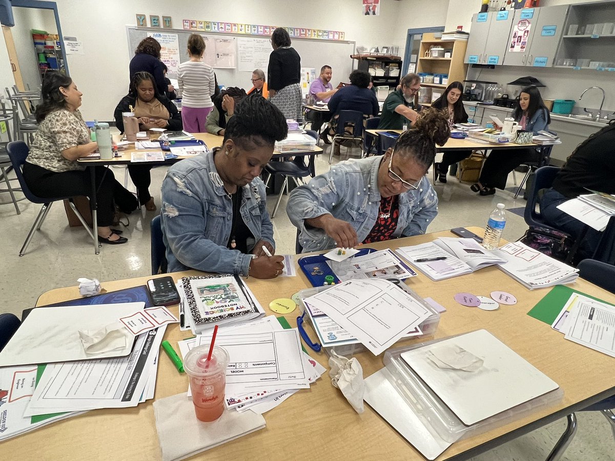 Mrs. Castillo tweet media