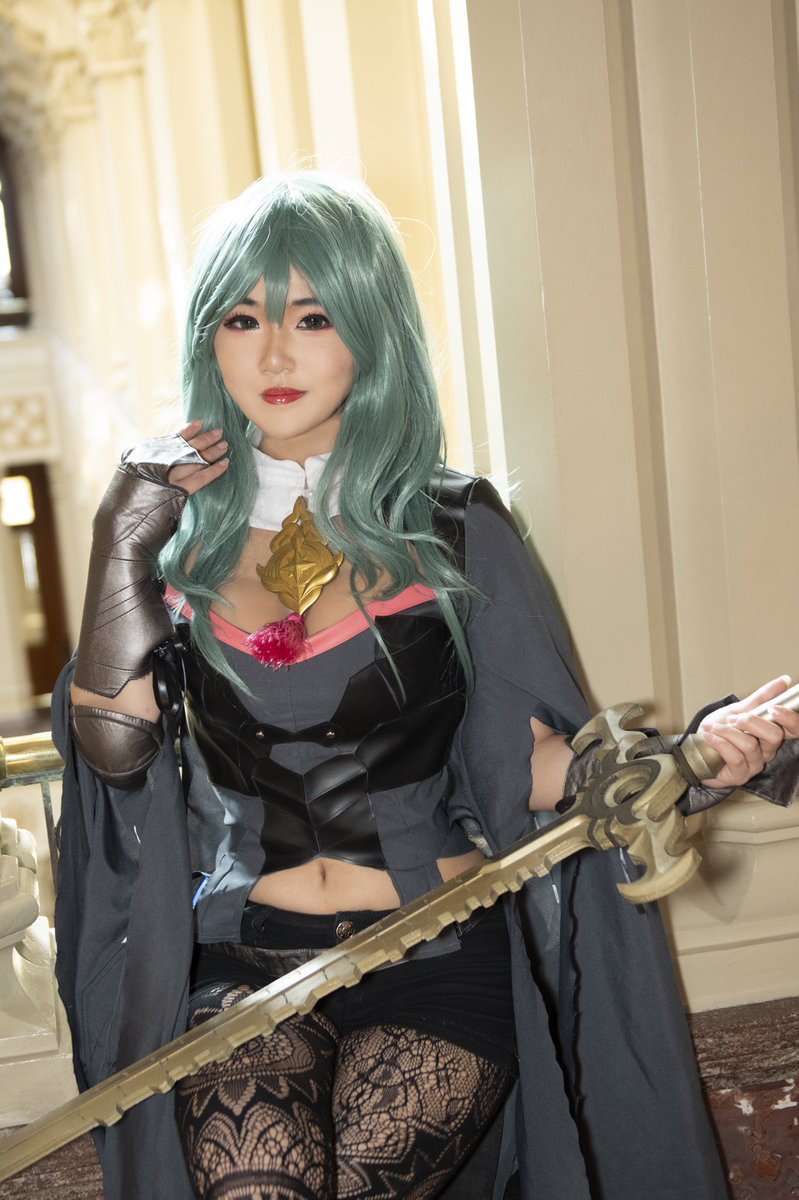 CosplayerUna's tweet image. Two version of the same character

Enlightened               Professor
Byleth                          Byleth