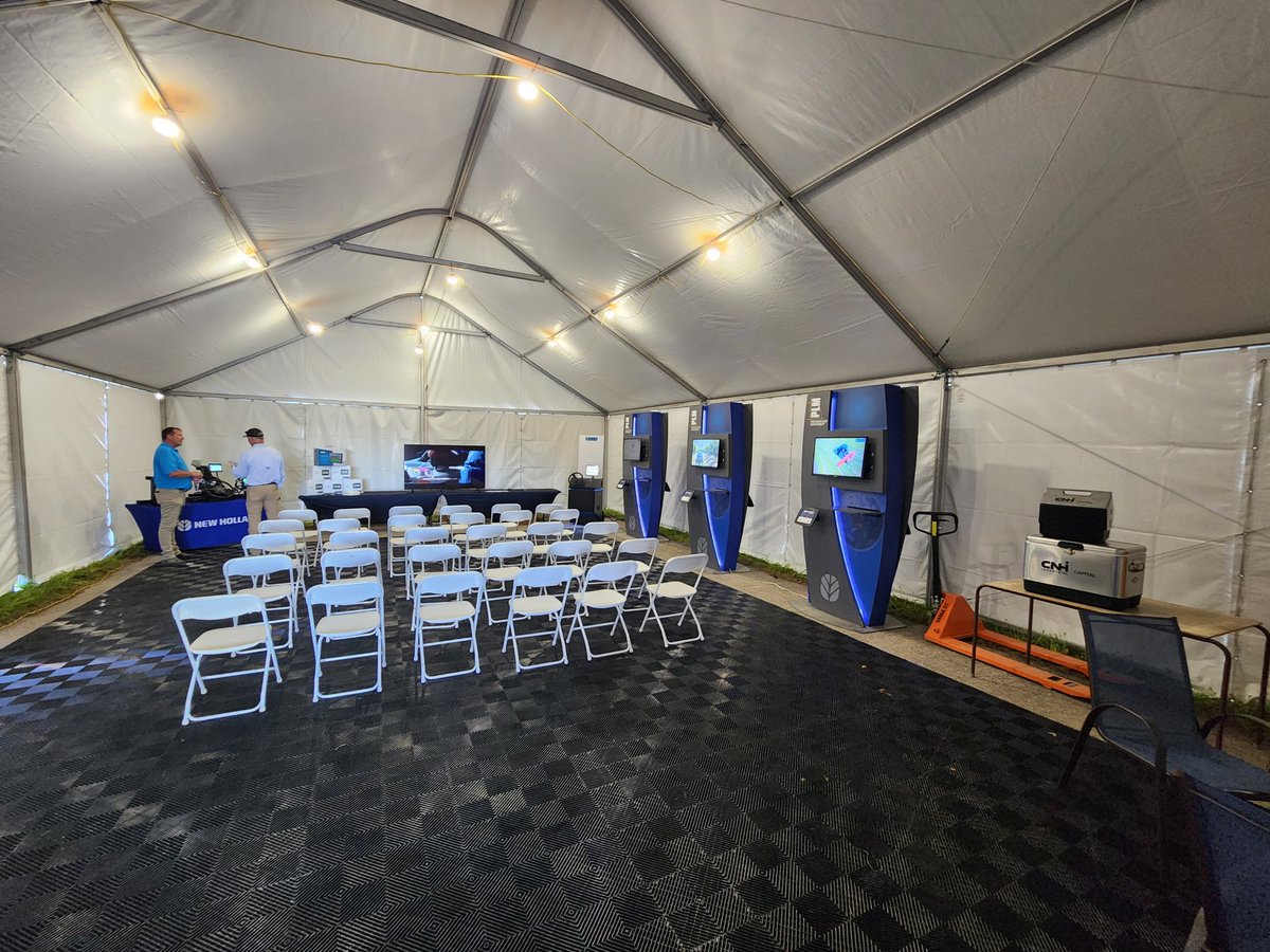 DPEPrecision's tweet image. We had a successful training day at @canadasoutdoorfarmshow 2024 in the @NewHollandAG booth!  If you missed out today, join us Wed &amp;amp; Thurs for Display training at 9am &amp;amp; 3pm, plus Field Ops training at 10am &amp;amp; 2pm. Don’t forget to enter for a chance to win CNH coolers and more! 🎁…