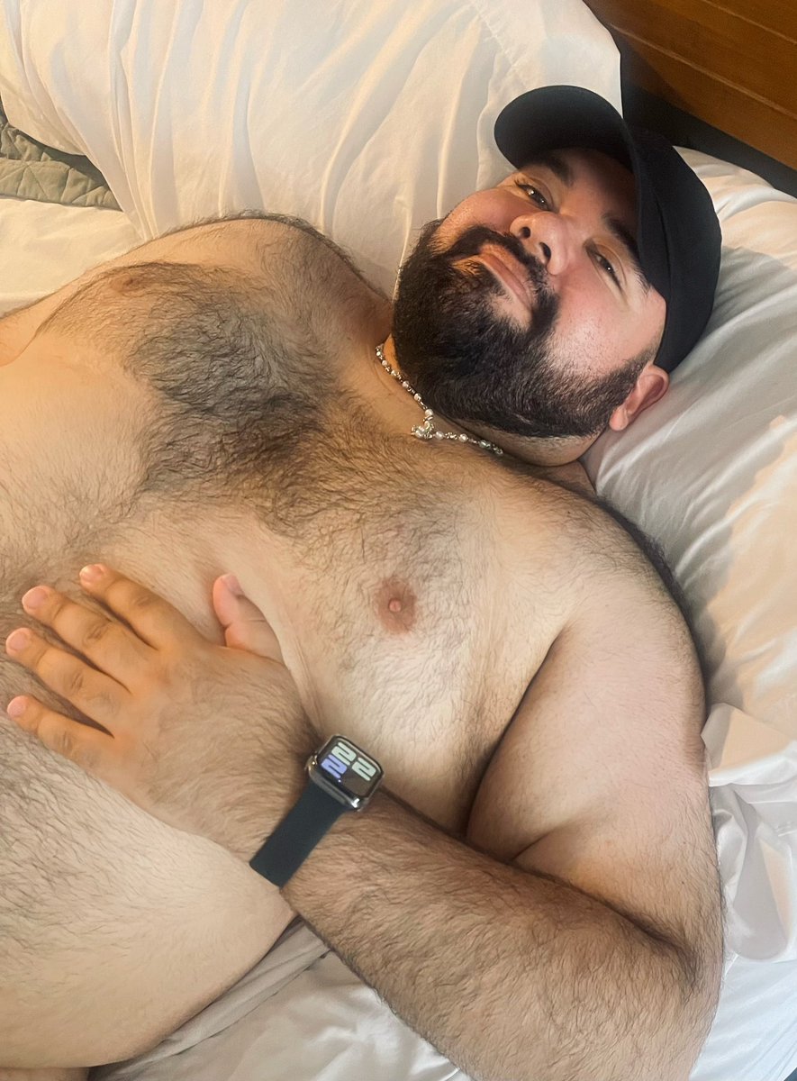 HunnyDBear's tweet photo. Belly rubs and kisses please 🤗 #gaybear https://t.co/ymf8Qnv2hw