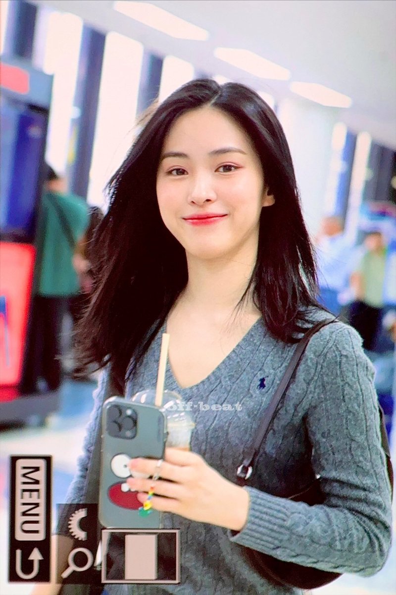ryujinmoments's tweet photo. twice jihyo saw ryujin at the airport earlier and took a photo of ryu with the biggest smile 🥹🥹🥹 https://t.co/HgmMHgLAxN