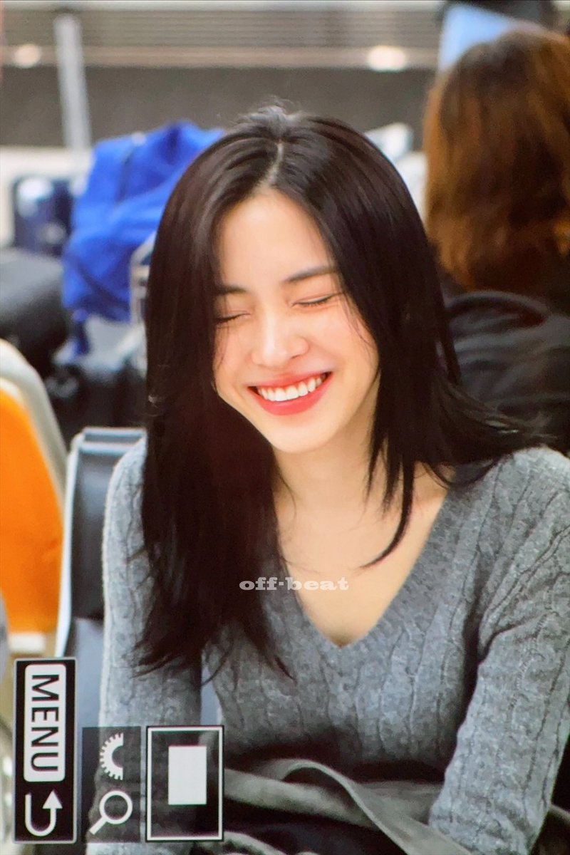 ryujinmoments's tweet photo. twice jihyo saw ryujin at the airport earlier and took a photo of ryu with the biggest smile 🥹🥹🥹 https://t.co/HgmMHgLAxN