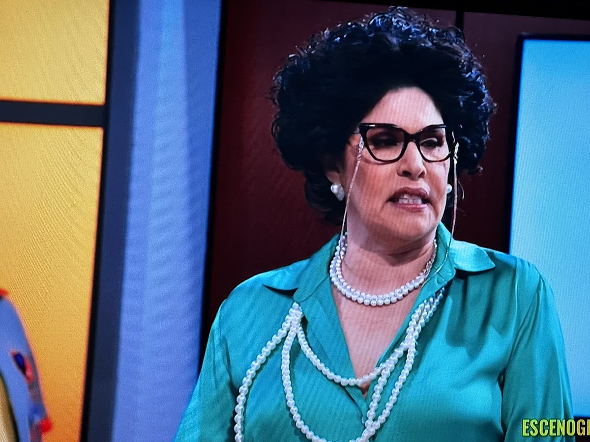 raulgtzoficial's tweet photo. 💚Lo mejor de #EsNetaEva es Tere La Secretaria 👏🏻 @raquelgarzac https://t.co/EdtkeS2nnt