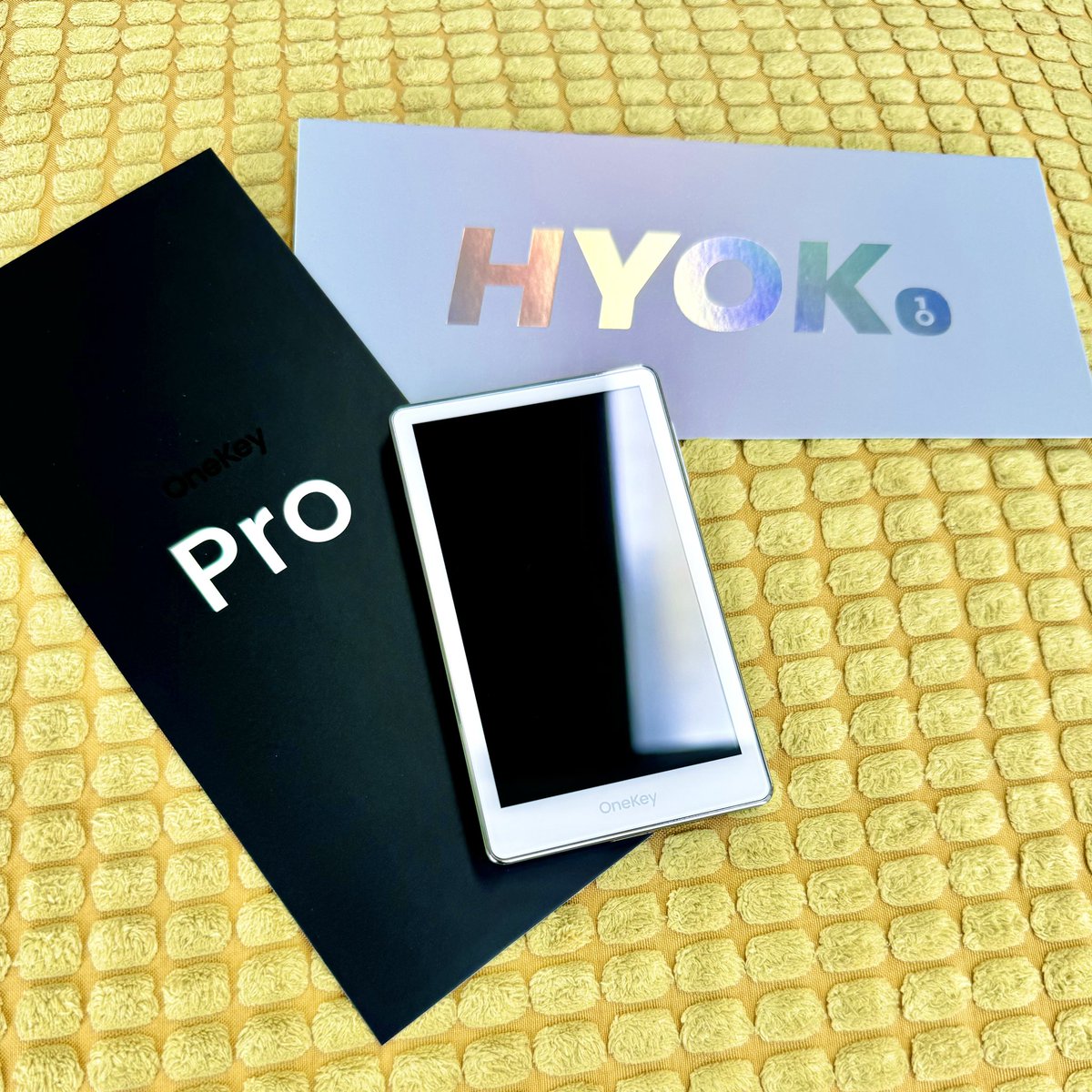 质感拉满了啊公司里多多少少七八种不同品牌的硬件钱包Onekey Pro 属于质感一梯队的如果在他们的产品线里选