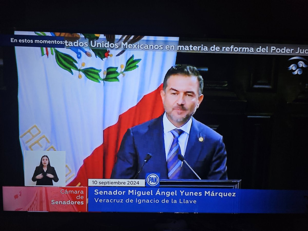 Hoy estamos siendo testigos de tantos hechos trascendentales para México, que no somos lo suficientemente consientes de ello. 

Se esta escribiendo la historia del país… 
es la que merecemos?? Al tiempo.