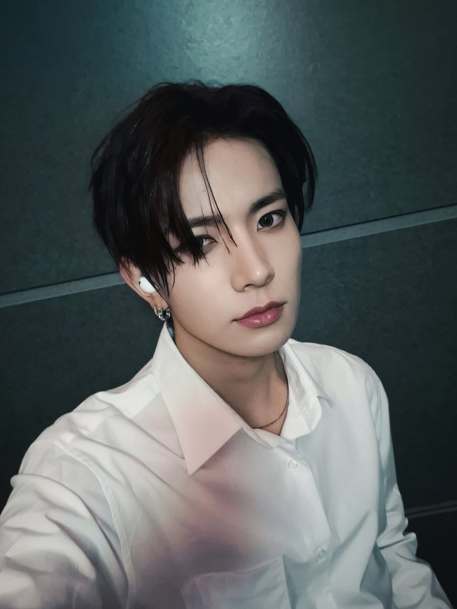 heesenvg's tweet photo. thank you for loving us, engene. 🖤 https://t.co/uOSrXDqatY