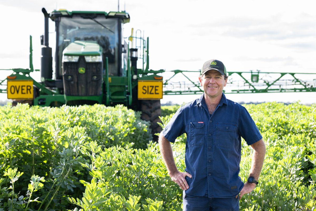NSW grower, Richard McKay, was in for a surprise when he purchased a brand-new John Deere 616R Self-Propelled Sprayer – the 10,000th sprayer fitted with an ExactApply™ Nozzle Control System to be produced by our Des Moines factory in Iowa, USA 👉 spr.ly/6014WlGKC