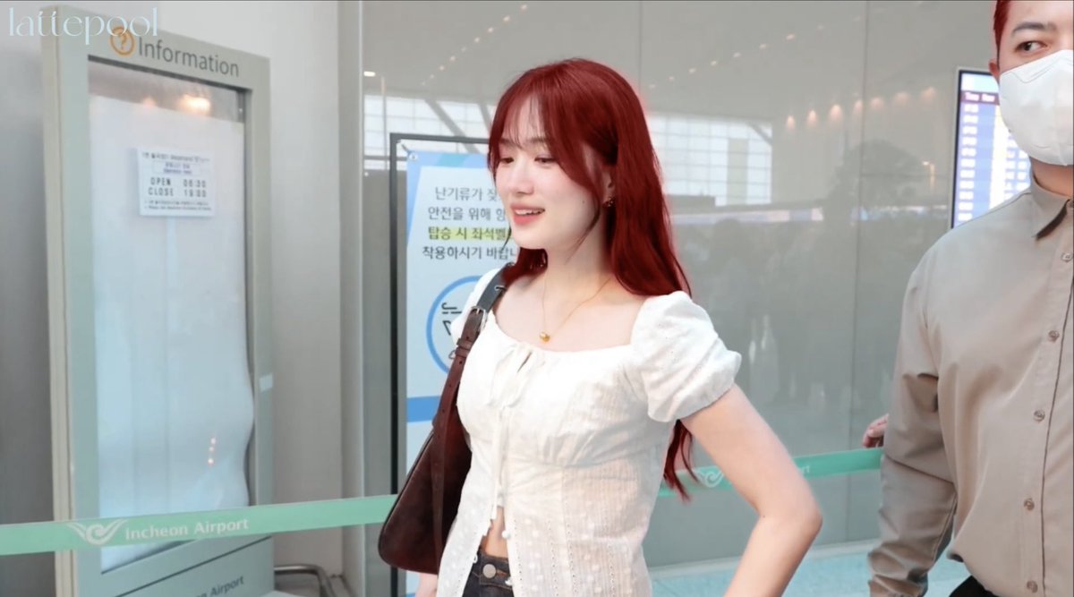 lattepool's tweet photo. 090924. INCHEON → HONG KONG.
STILL FRAMES (8).
김혜윤. 
#김혜윤 #KimHyeYoon #선재업고튀어 #LovelyRunner #은호 #오늘부터인간입니다만
@ACOM__official 
fancam credit: Dispatch ✨
edit baked by lattepool 🍰 https://t.co/HyFYBQMLxI