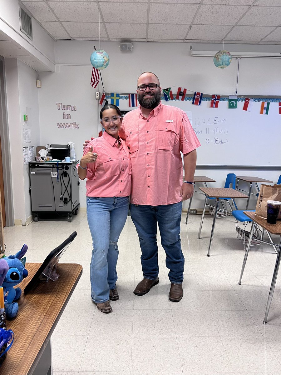 #Twinin with Coach <a href="/ParadaGrace/">Grace Parada</a> for HOCO Week!