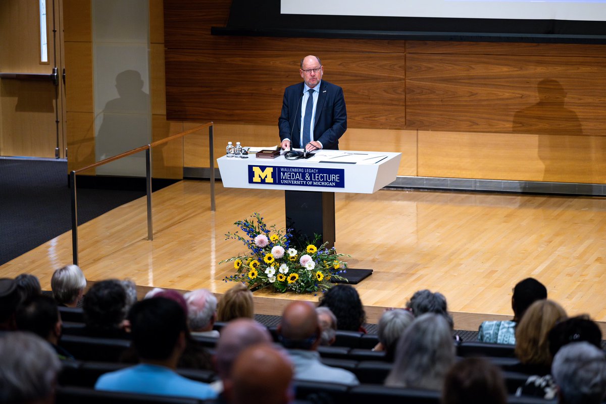 SWEambUSA's tweet photo. It was a pleasure to attend this yearโs Wallenberg Medal & Lecture ceremony at @UMich. Thank you @UMHumanRights for inviting me to speak about ๐ธ๐ช humanitarian hero Raoul Wallenberg whose actions remind us that #OneCanMakeADifference.
๐ธ: Erin Kirkland, Michigan Photography, U-M https://t.co/Jloy7gP1bG