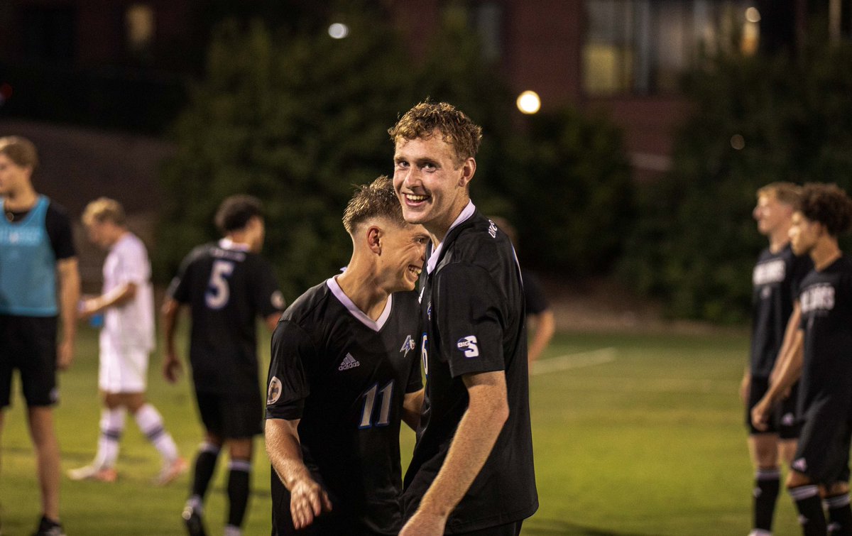 UNCAvlMSoccer's tweet photo. All smiles tonight 😃 https://t.co/uaWSOGUPye