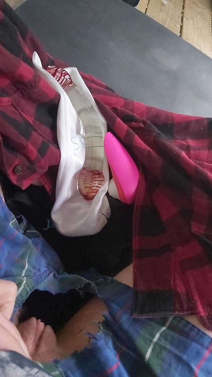 snotrocket10's tweet photo. horny on the porch again 🤫 brought some toys w/me

#nsfwtwt #ftmporn #queerporn #glasstoy #glassdildo #bigclit #tdick #horny https://t.co/oEEufegrZi