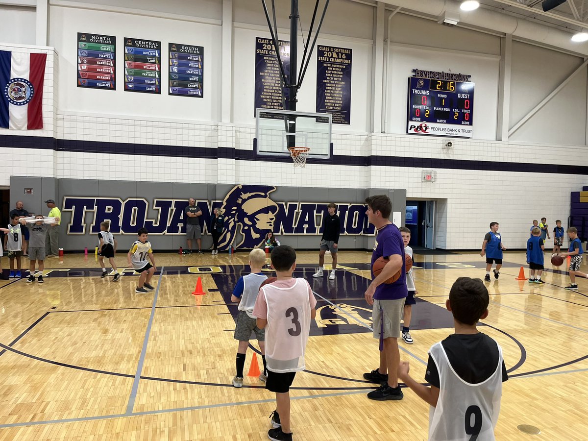 TBHS_Boys_Hoops's tweet photo. Last night, we kicked off "The League" for our 3rd-6th grade Future Trojans! We had an amazing turnout and enjoyed watching all our future players in action. Huge shoutout to all the HS players and coaches for their help in making this league possible. Can't wait for next Monday! https://t.co/GjEqqM3lrQ