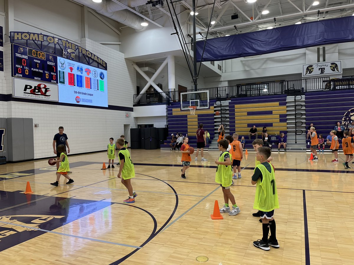 TBHS_Boys_Hoops's tweet photo. Last night, we kicked off "The League" for our 3rd-6th grade Future Trojans! We had an amazing turnout and enjoyed watching all our future players in action. Huge shoutout to all the HS players and coaches for their help in making this league possible. Can't wait for next Monday! https://t.co/GjEqqM3lrQ