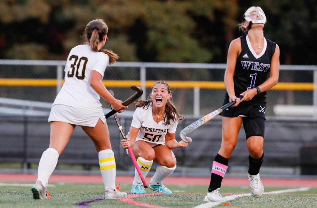 MHSFHTeam's tweet photo. Big win today for the #Quakers 4-3 over Cherry Hill West. 2-0 on the season. Onto the next one 🏑💪🏻 #MHSFH #LetsGo @NJ_Sports @HSSportsNJ @njdotcom @MHSQuakers https://t.co/osaCOIFWCs