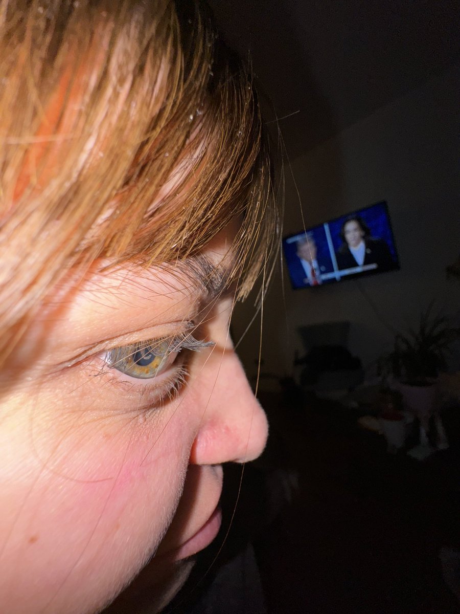valentina2000's tweet photo. Viendo el debate  #Debate2024 https://t.co/aHXuxlI6lr