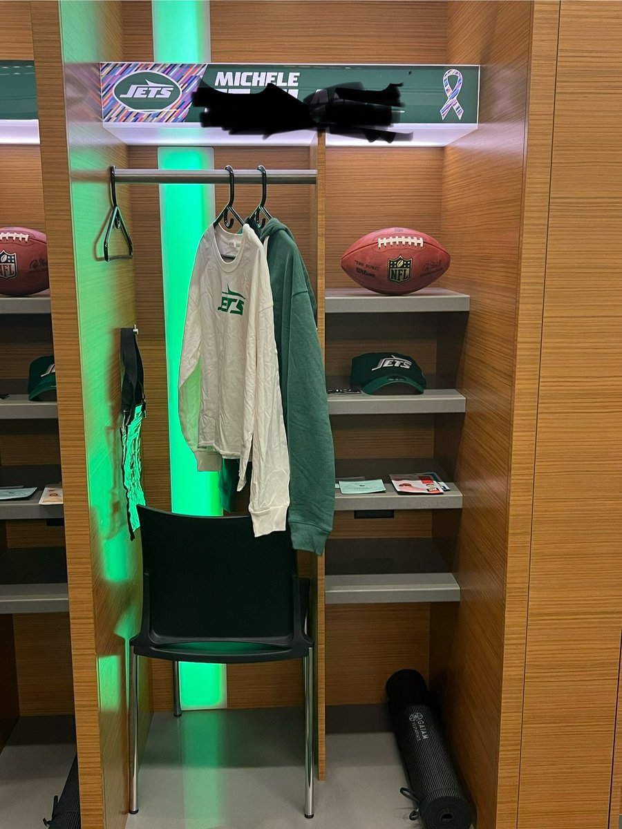 Thanks to the AHJWO and the <a href="/nyjets/">New York Jets</a> for an amazing Crucial Catch Day of Relaxation at MetLife. Thanks to everyone in this organization who had a hand in giving us such a great day. #CancerSurvivor #nfl <a href="/QuinnenWilliams/">Quinnen Williams</a> <a href="/quincywilliams_/">Quincy Williams</a> #nyjets #JetUp
