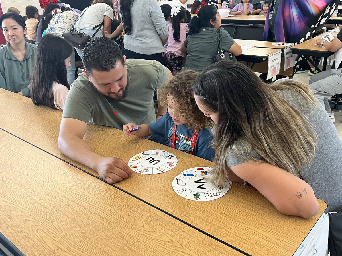 ddmcewen's tweet photo. Amazing literacy night @Parsons_Pandas with students &amp; families. Thank you to our staff and families for supporting our programs and events. @klmarsh2 @gisdnews @GISDUnmatched @GISDREADS https://t.co/NwwRbHbNYm