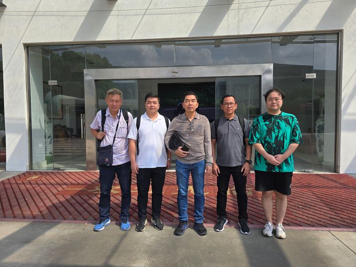 MOTOPAIOFFICIAL's tweet photo. Cambodian clients made a special trip to visit MOTOPAI's headquarters in Wuxi to explore future business expansion and technical exchange opportunities. 
For more updates, visit https://t.co/64H4zT9WyB.
#MOTOPAI #Cambodia #BusinessExpansion #TechExchange #ElectricVehicles https://t.co/SW9v4VdEwY