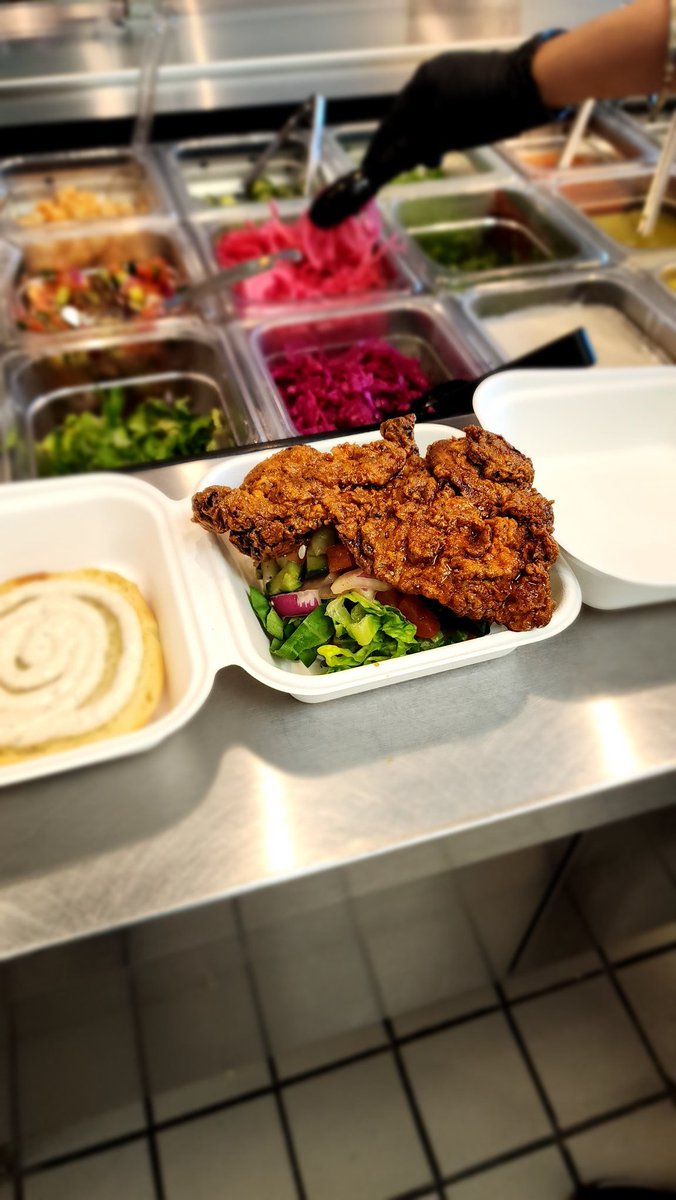 chutneystweets's tweet photo. Our Tandoori Crunch Chicken Sando is 🔥 

Two options to choose from:

1. HOT or 
2. NOT SO HOT 

#chickensandwich #sando #eatchutneys #differentlyindian #yvrfoodie #yvreats #indianfood #foodie #franchise #fraservalleyfoodie #fastcasual #fitfood #gymfood #qsr https://t.co/Xrx8Y83OJd