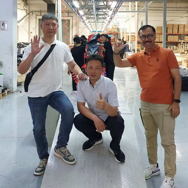 MOTOPAIOFFICIAL's tweet photo. Recently, MOTOPAI's headquarters management team, along with technical personnel, visited the factory in Indonesia for an inspection and study tour. 
For more updates, visit https://t.co/64H4zT9oJ3.
#MOTOPAI #Indonesia #FactoryVisit #Management #EV #ElectricVehicles https://t.co/GMGT4t9qp0