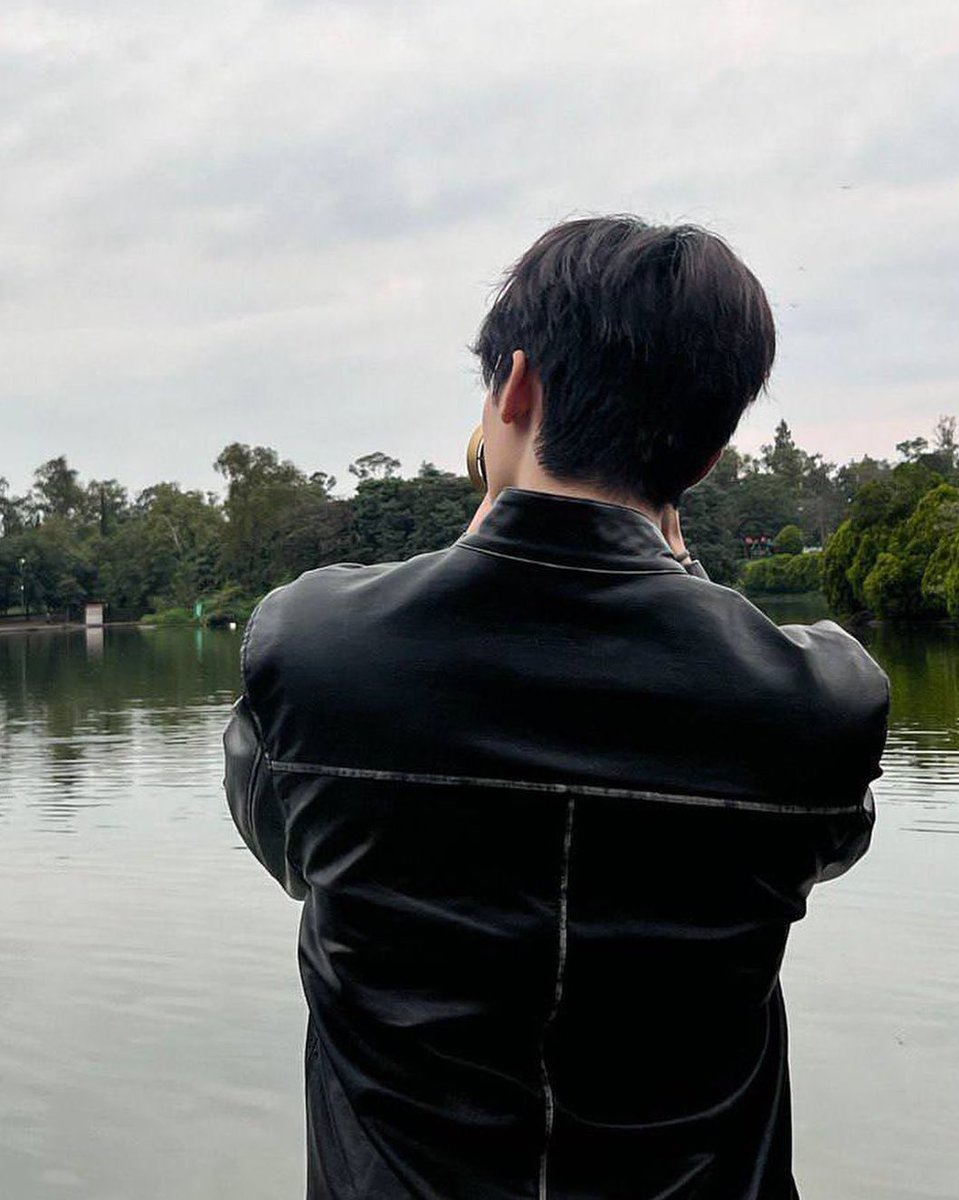 najaeispua's tweet photo. เอางี้นะ คือกูชอบเค้ามากกว่าเมื่อวานชอบมากกว่าชั่วโมงที่แล้วและมากกว่าวิที่แล้วด้วยซ้ำเป็นพี่ผู้ชายที่ทำให้ผู้หญิงหลายคนใจสั่นเพราะความหล่อและความน่ารักอ่ะก็เป็นสเปคของคนทั้งโลกไปละนิ ชอบเค้า😭 https://t.co/zpXsQgTVxx
