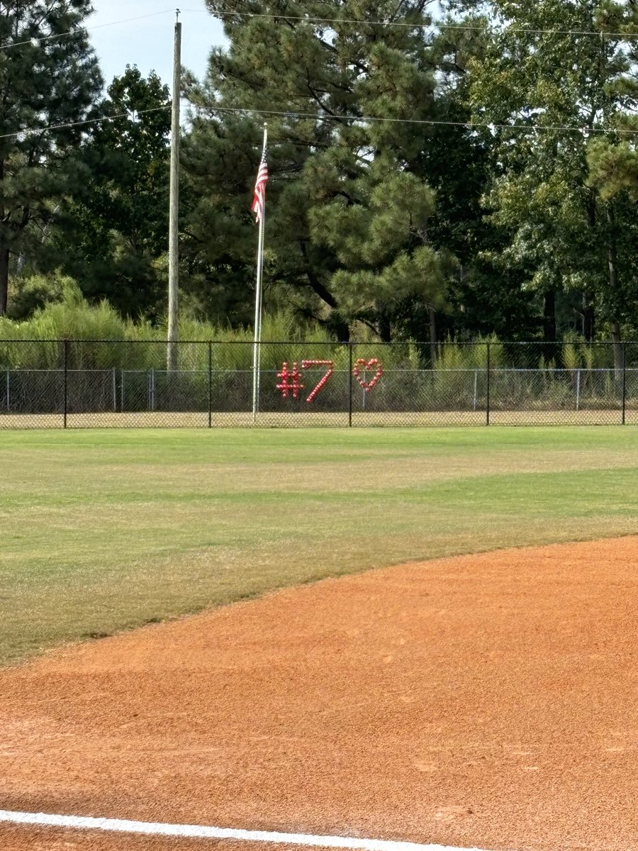 austinking1607's tweet image. Tonight was all for you p7! I got to add 2 💣💣s to the shelf tonight and then was intentionally walked my last at bat! Me and Maliyah Holmes went back to back! Love my duo! Back at it tomorrow against Newnan! #doitforpeyton @ig07doggett @megregg5 @megdcurry @Alea_Medina27