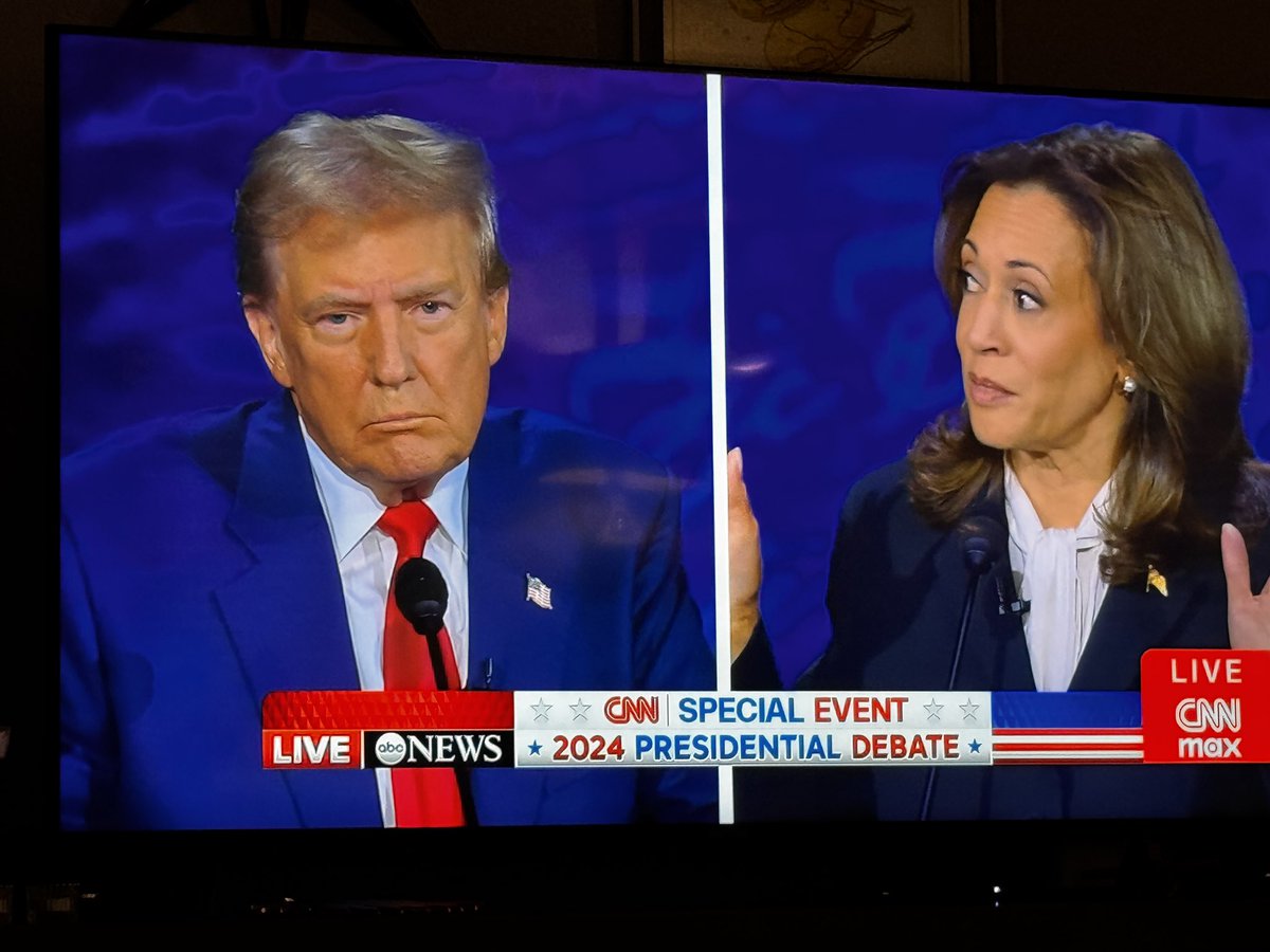 He can’t even look her way. Literally STEWING on the inside as she calls him out. Slay, Madame Vice President. Slay. #PresidentialDebate #HarrisWalz2024