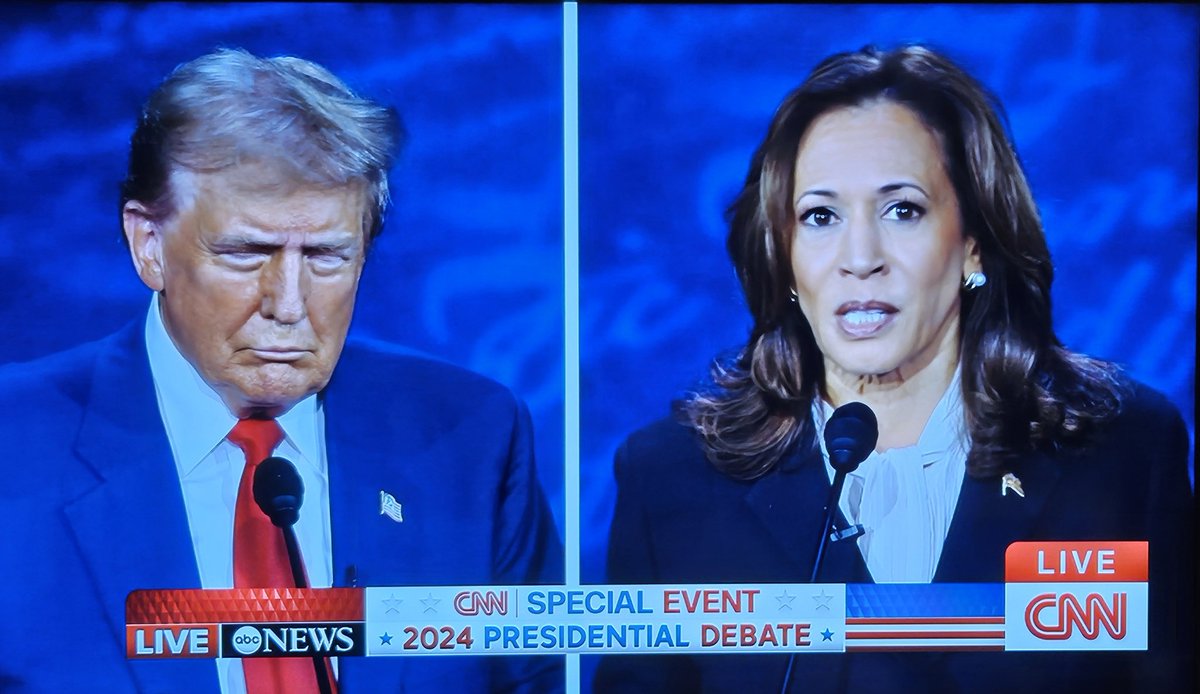 Quelle éloquence remarquable, quelle pertinence et précision de <a href="/KamalaHarris/">Kamala Harris</a> ! Elle est en passe de remporter le débat présidentiel face à <a href="/realDonaldTrump/">Donald J. Trump</a>, qui ne cesse de se disperser dans ses propos, ses mensonges. 
<a href="/cnni/">CNN International</a> <a href="/CNN/">CNN</a> <a href="/WhiteHouse/">The White House</a> <a href="/JoeBiden/">Joe Biden</a>