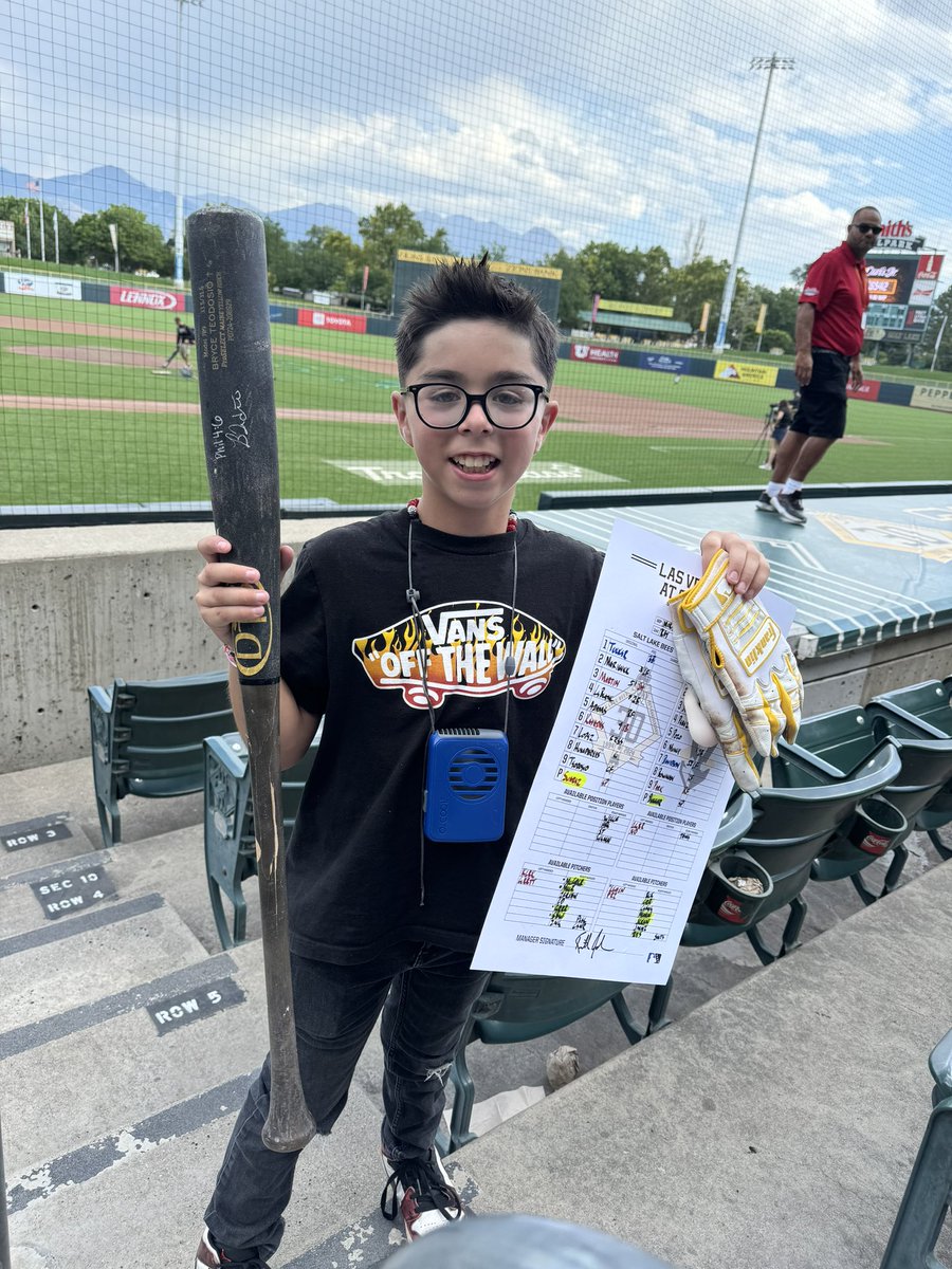 KurtCline78's tweet photo. @BallySportWest @Angels Cheering Bryce on super hard and even harder after him giving my son his bat in Salt Lake! https://t.co/J6n7BIgZKc